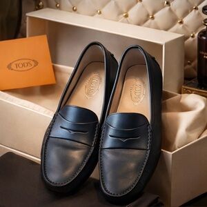Tod’s Gommino Loafers in Leather Made in Italy 39.5